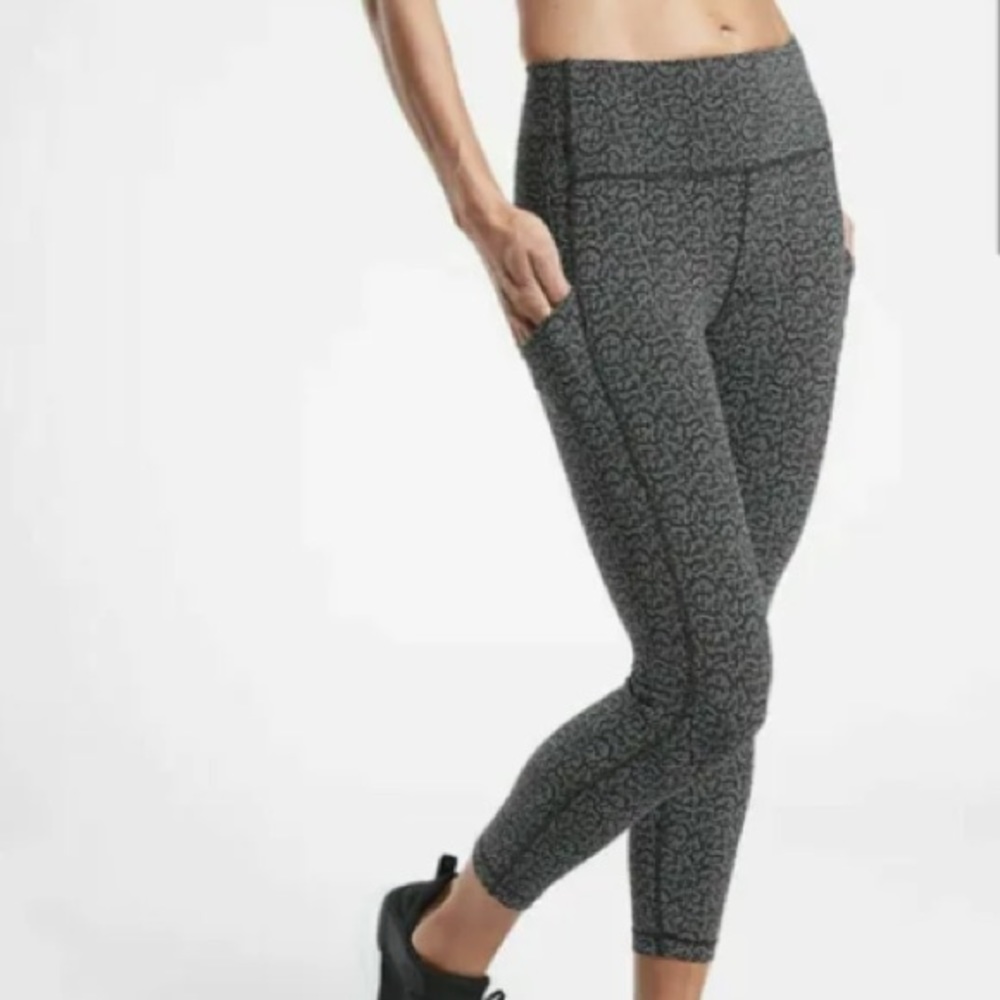 Athleta Ultimate Stash Pocket Textured Pixelated 7/8 Tight Leggings
